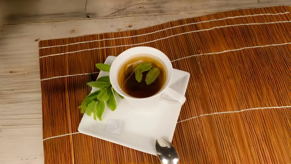 Brewing Spearmint tea Brewing Spearmint tea