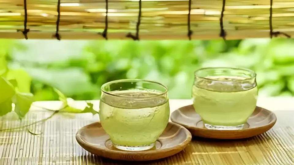 Detox tea can be consumed in the morning or before going to bed